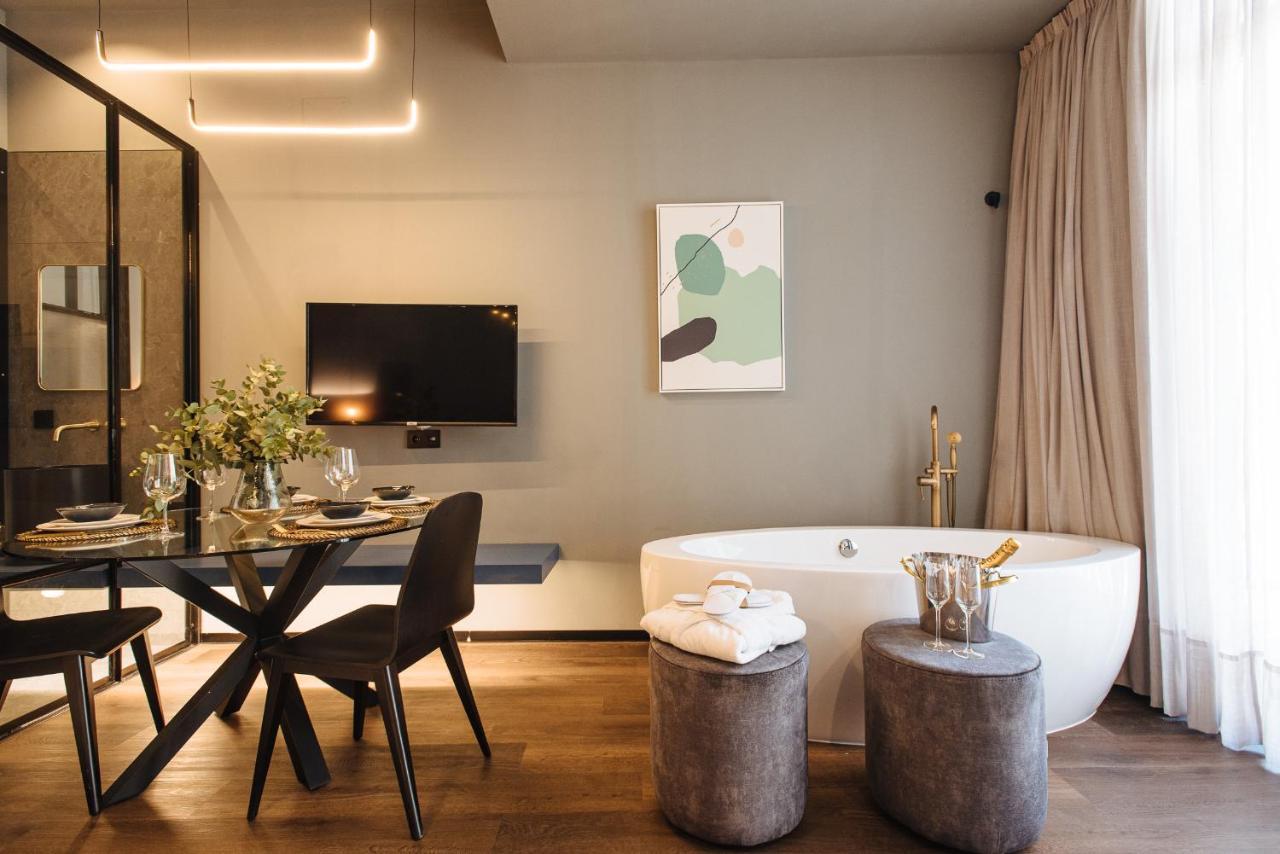 Muralla Sevilla Suites By Lola Экстерьер фото
